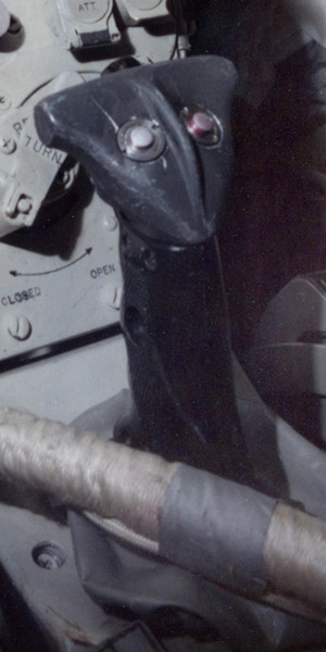 Gemini_12_attitude_grip300