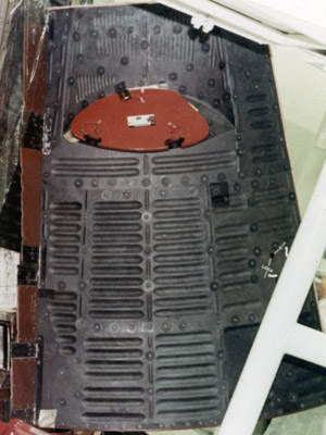 Gemini_hatch_in_clean_room