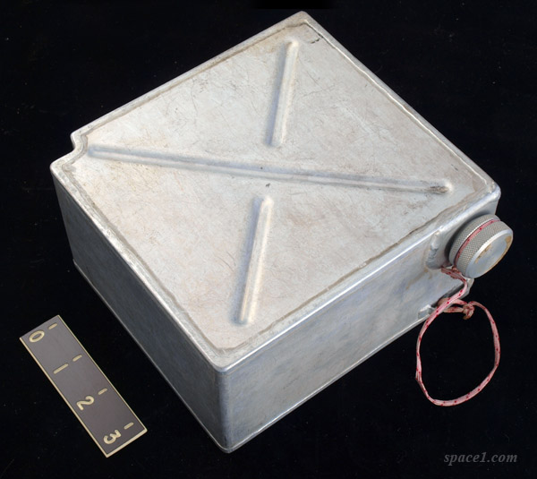 Apollo_survival_kit_water1_600