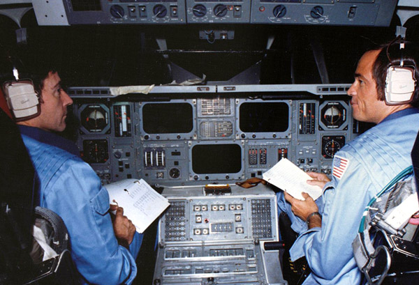 S78-35488_Young_Crippen_Shuttle_Simulator